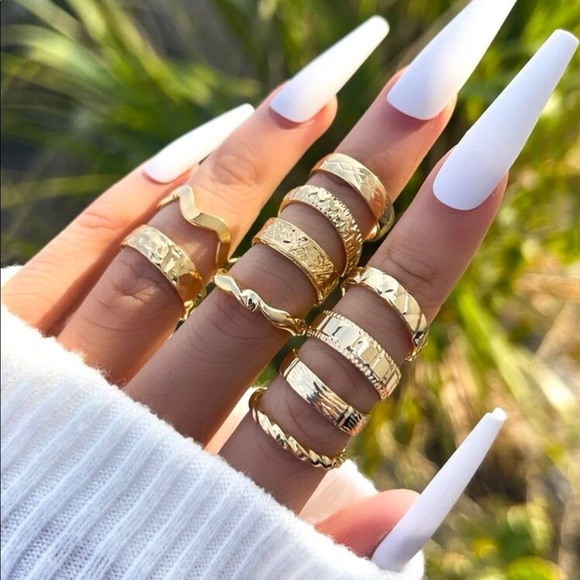 Jewelry - 𝅺3/$30 Gold 10pc Textured Ring Set